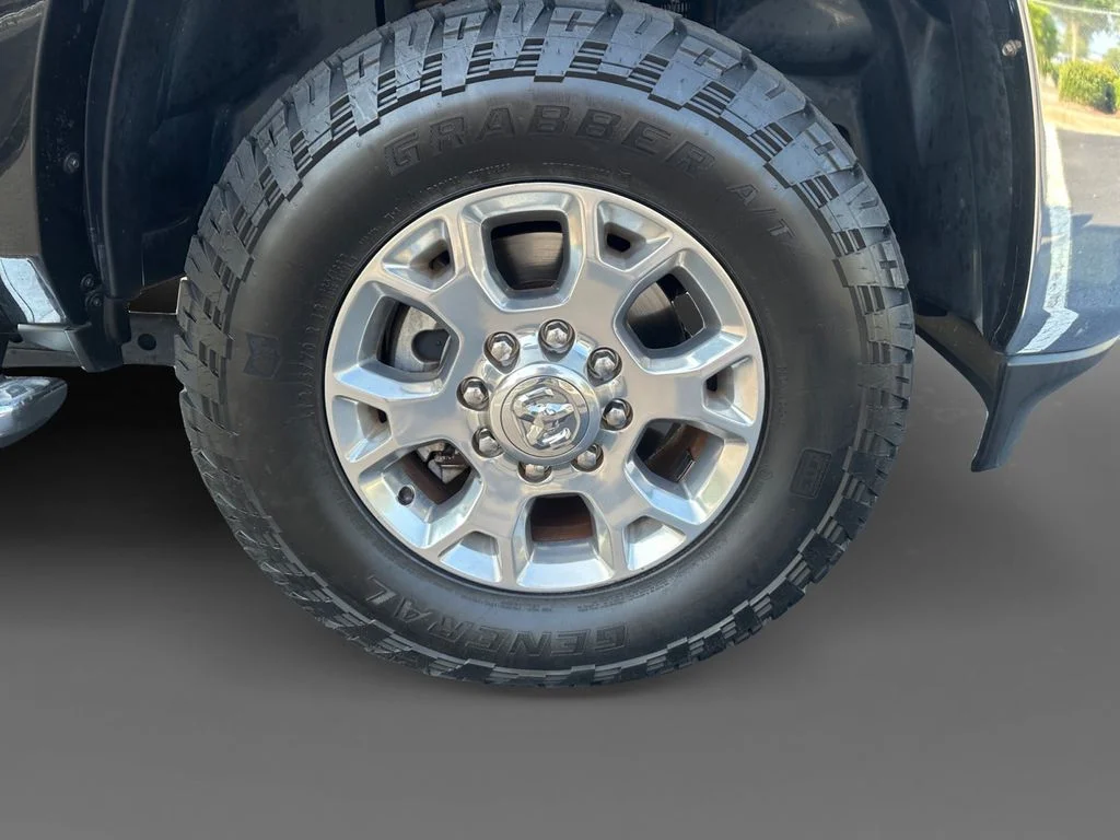 Used 2019 Black Ram Laramie image 15