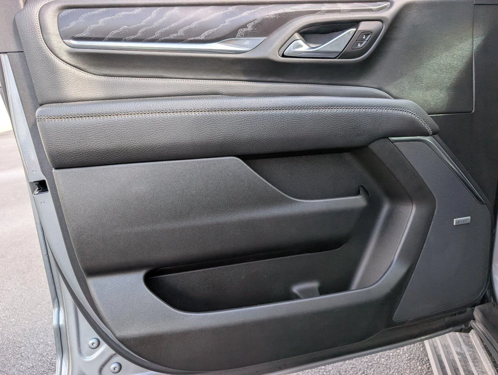 Used 2023 STERLING METALLIC GMC Denali image 18