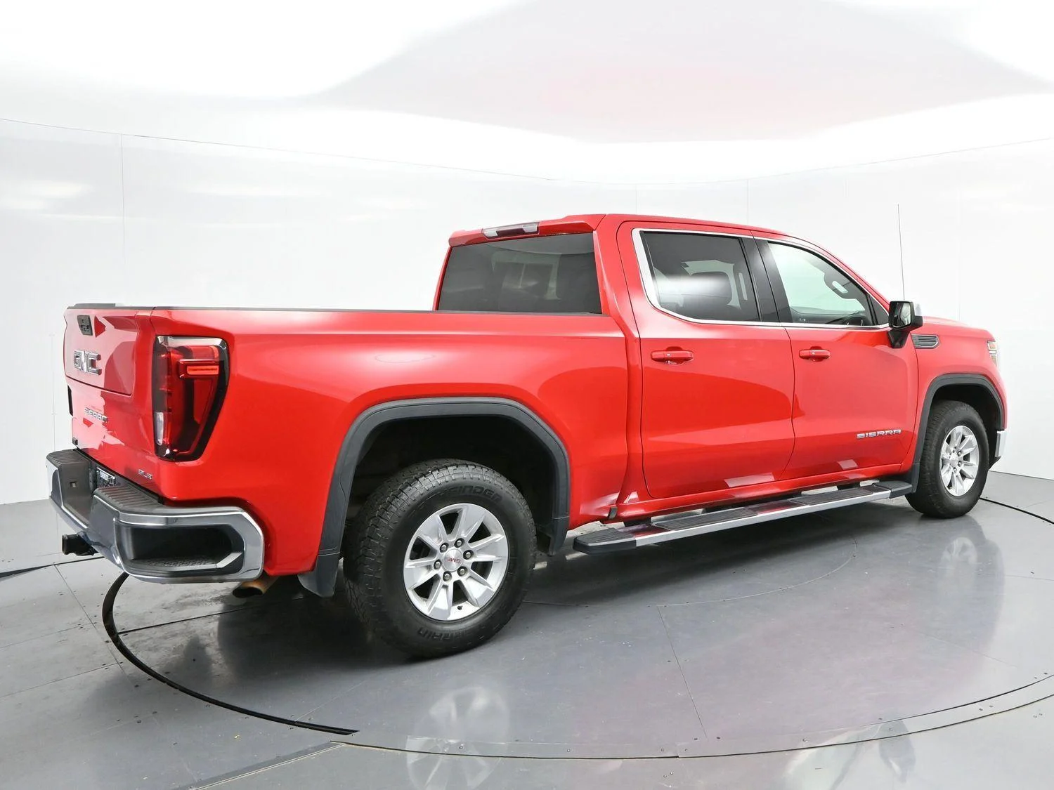 Used 2022 Cardinal Red GMC SLE image 7