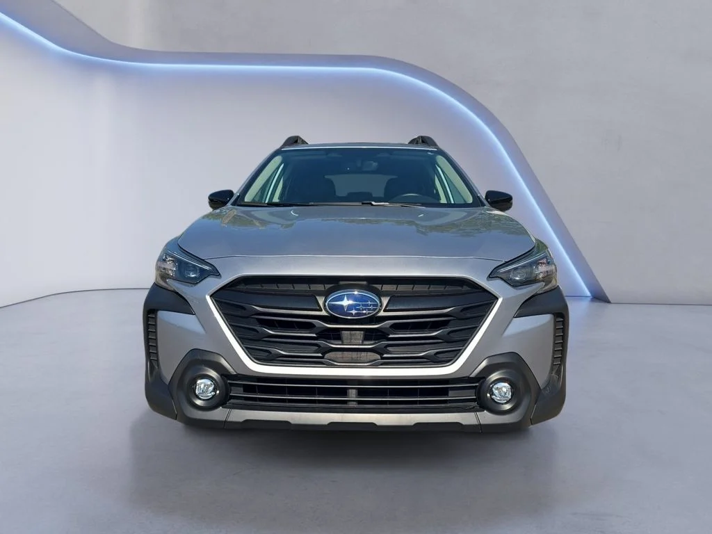 Used 2025 Ice Silver Metallic Subaru Onyx Edition image 9