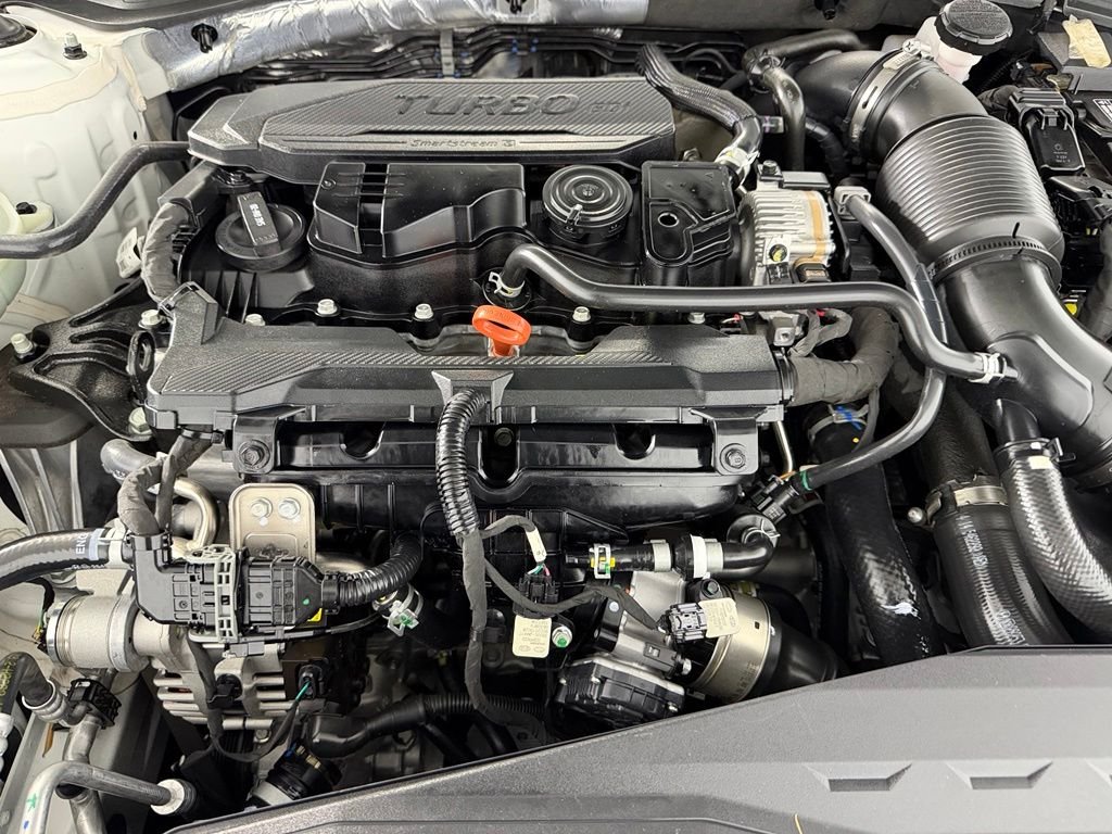 Used 2021 Quartz Hyundai Limited image 33