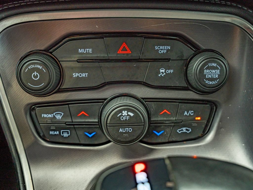 Used 2021 Pitch Black Clearcoat Dodge SXT image 26