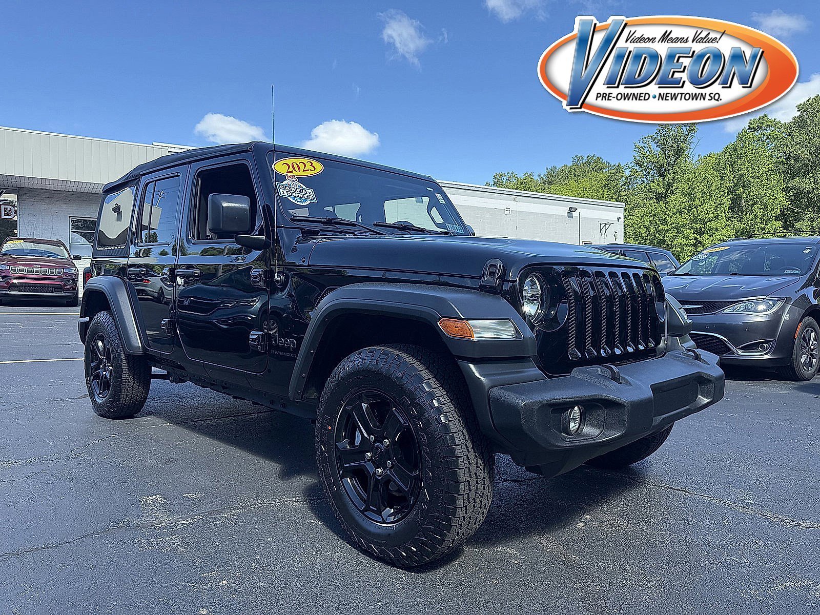2023 Jeep Wrangler Sport S's photo