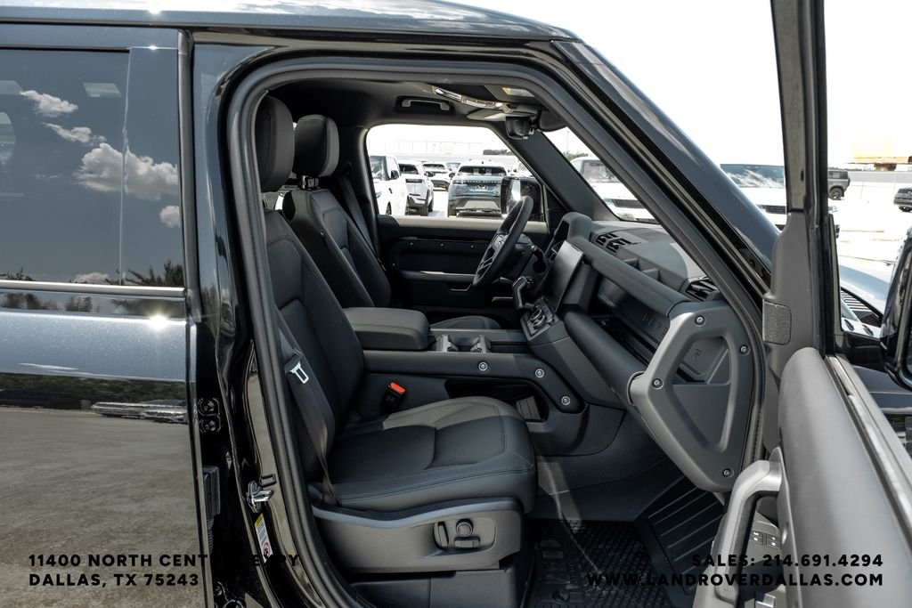 New 2026 Santorini Black Metallic Land Rover S image 41