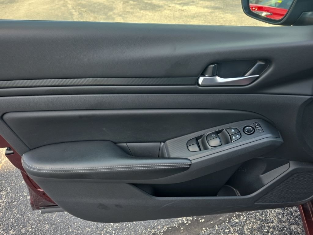 Used 2025  Nissan 2.5 SV image 14
