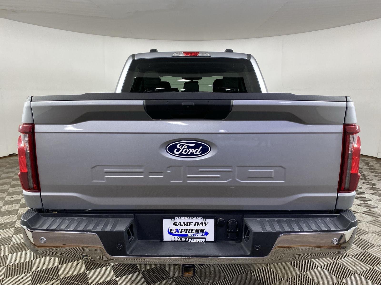 Used 2025 Iconic Silver Ford XLT image 6