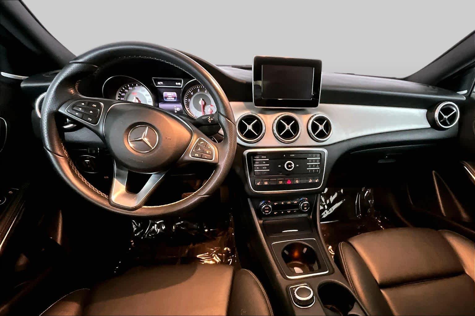 Used 2017 Cirrus White Mercedes-Benz GLA 250 image 16