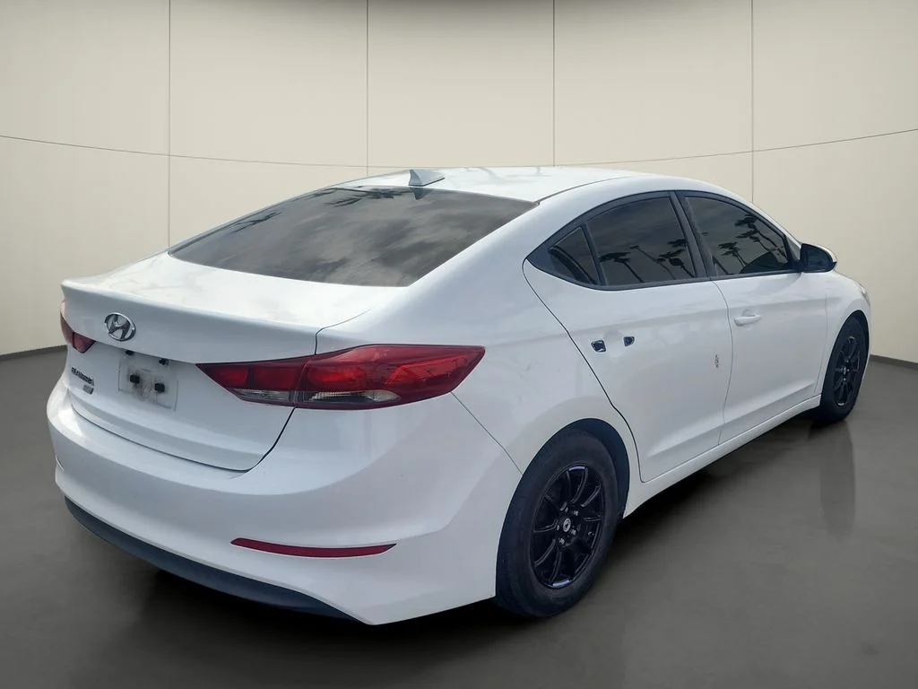 Used 2017 White Hyundai SE image 7
