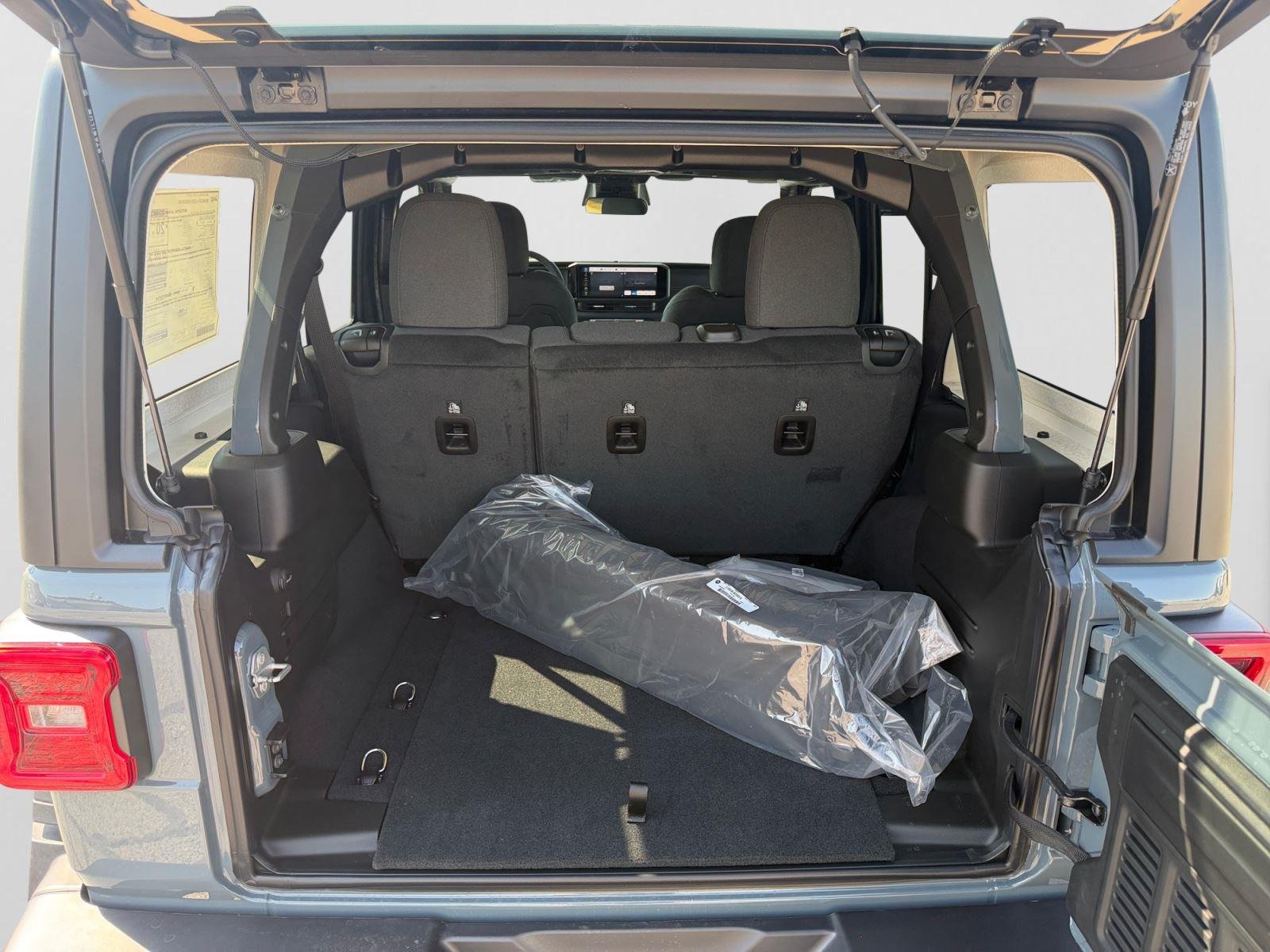 New 2026 Anvil Clear-Coat Exterior Paint Jeep Rubicon image 19