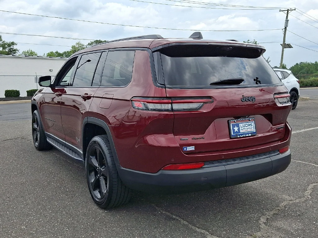 Used 2022 Velvet Red Pear Jeep Limited image 9