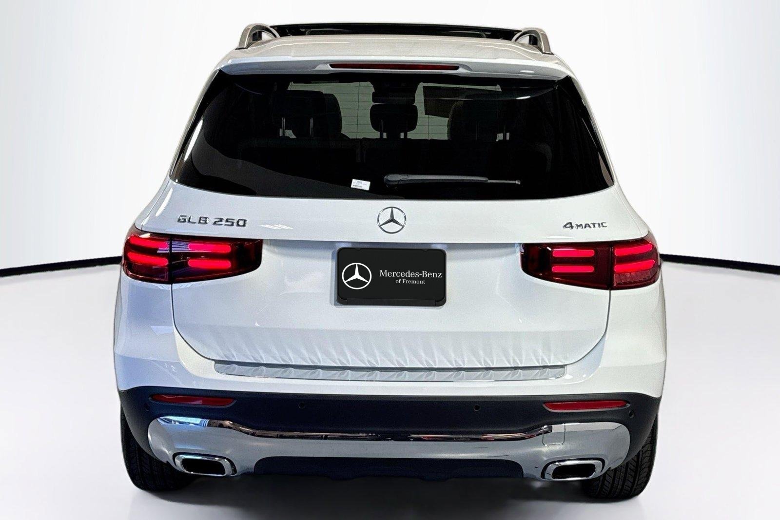 New 2026 Polar White Mercedes-Benz GLB 250 image 6