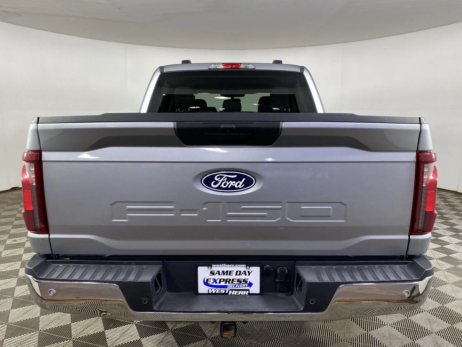 Used 2025 Iconic Silver Ford XLT image 6