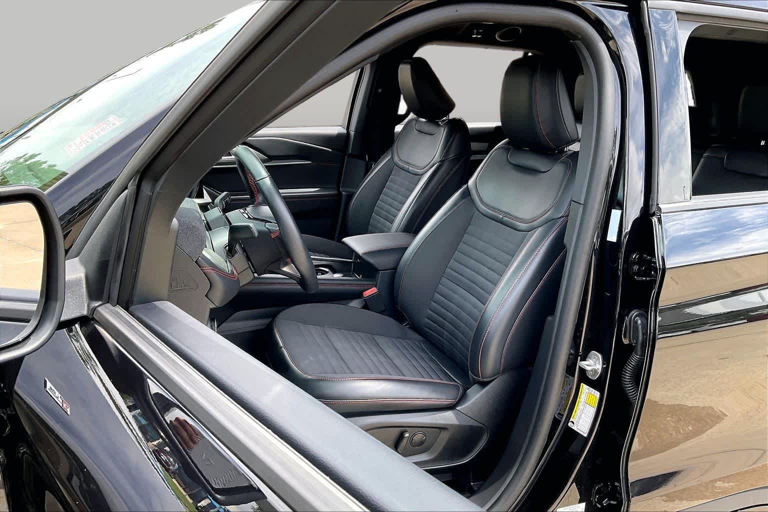 Used 2025 Agate Black Ford ST-Line image 13