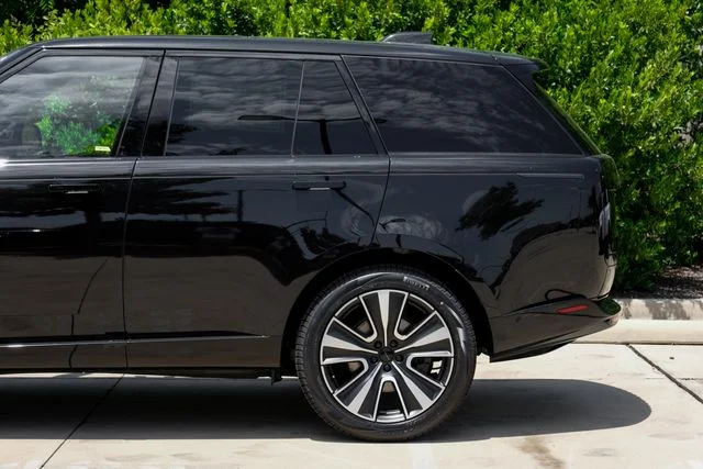 New 2026  Land Rover SE image 13