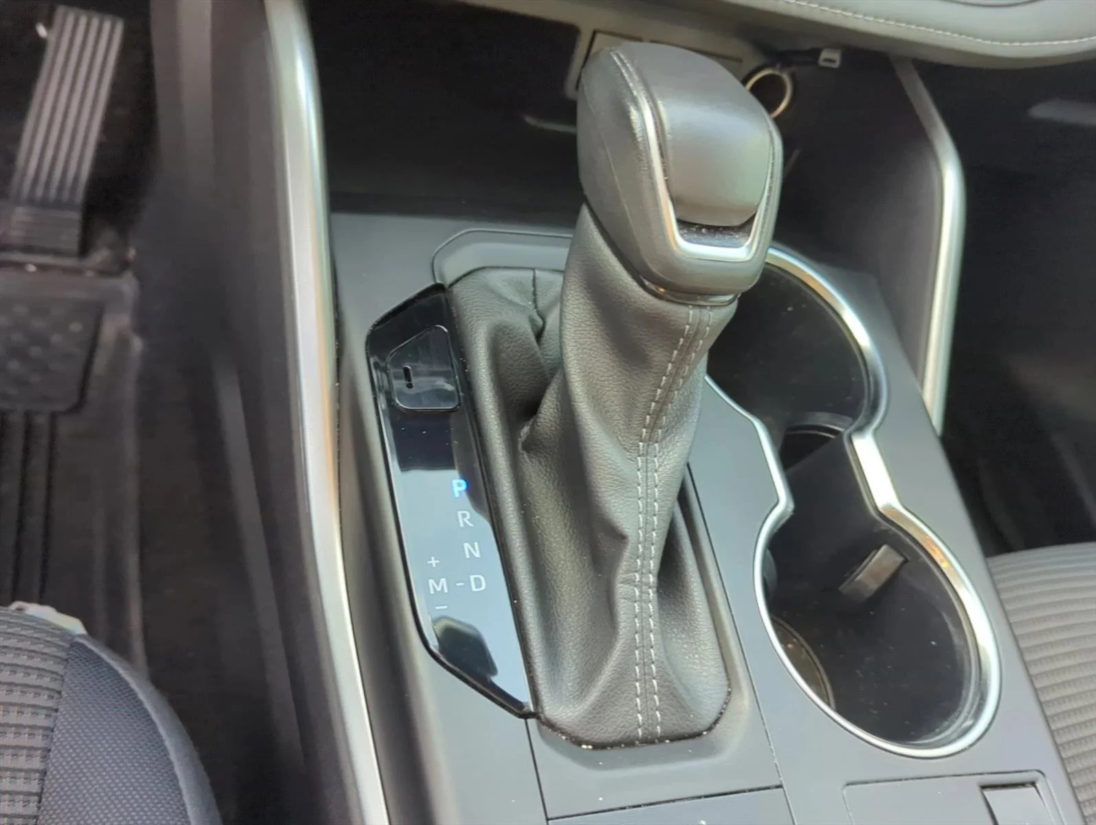 Used 2024 Wind Chill Pearl Toyota LE image 24