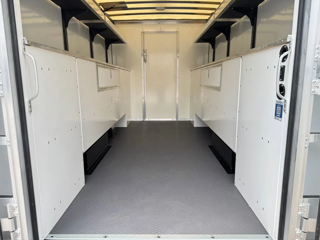 New 2026 Summit White Chevrolet 1WT image 7