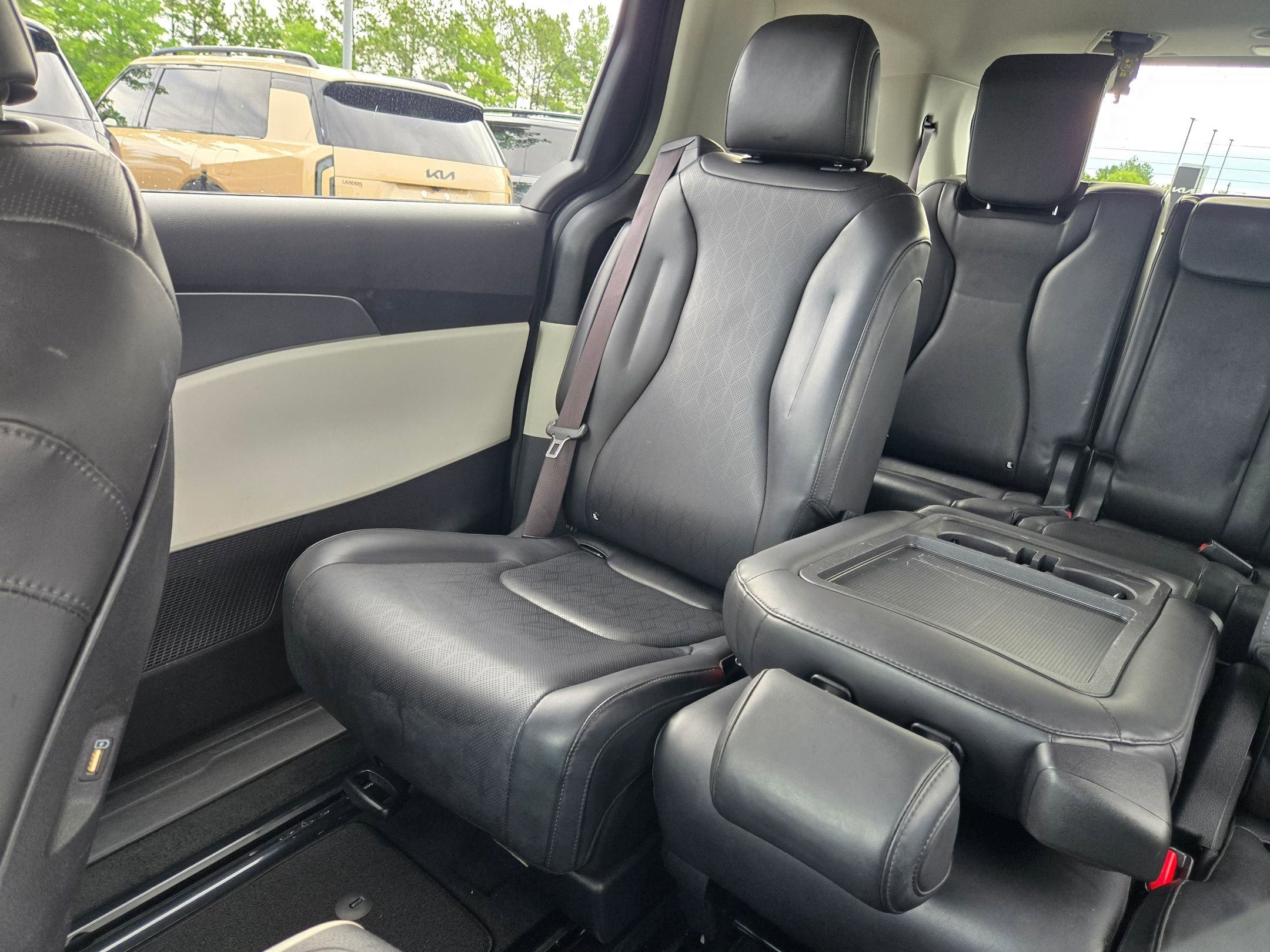 Used 2024 Aurora Black Pearl Kia LX image 12