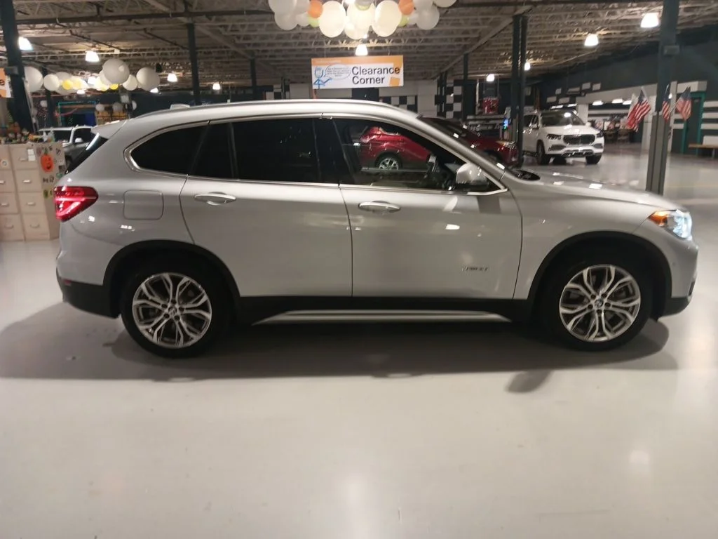 Used 2017 Silver BMW xDrive28i image 5