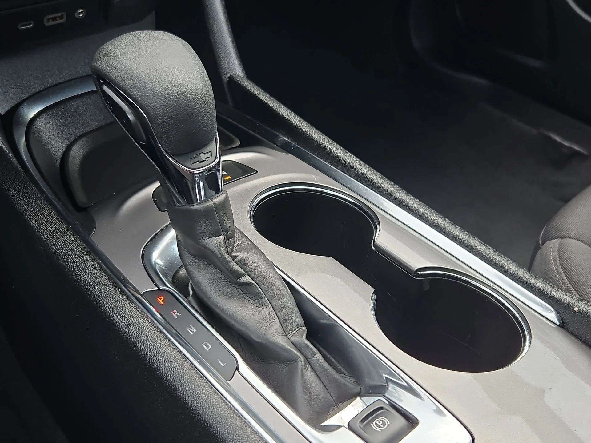 Used 2024 Lakeshore Blue Metallic Chevrolet LT image 25