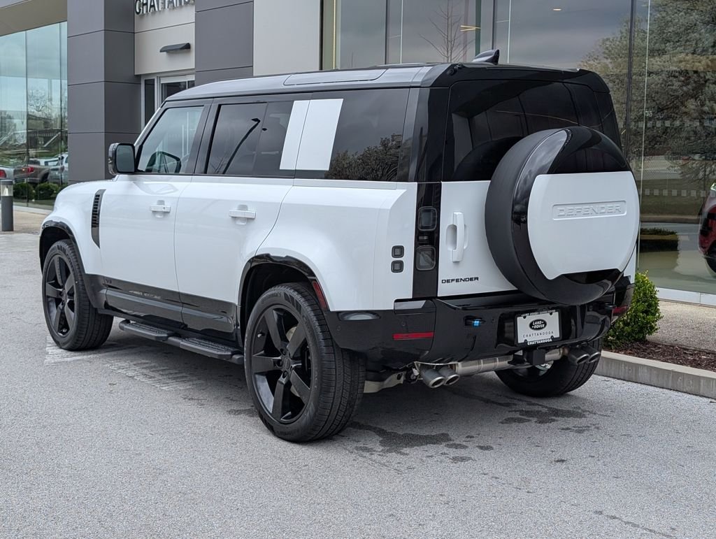 New 2026 Fuji White Land Rover V8 image 4