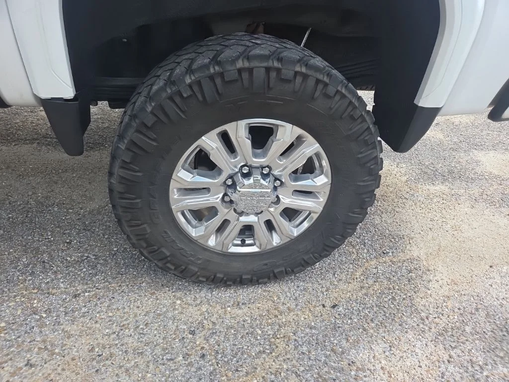 Used 2022 White GMC Denali image 17