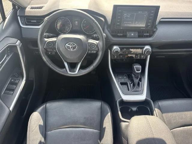 Used 2021 Silver Toyota XLE Premium image 22