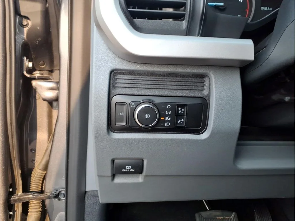 Used 2025 Gray Ford XLT image 21