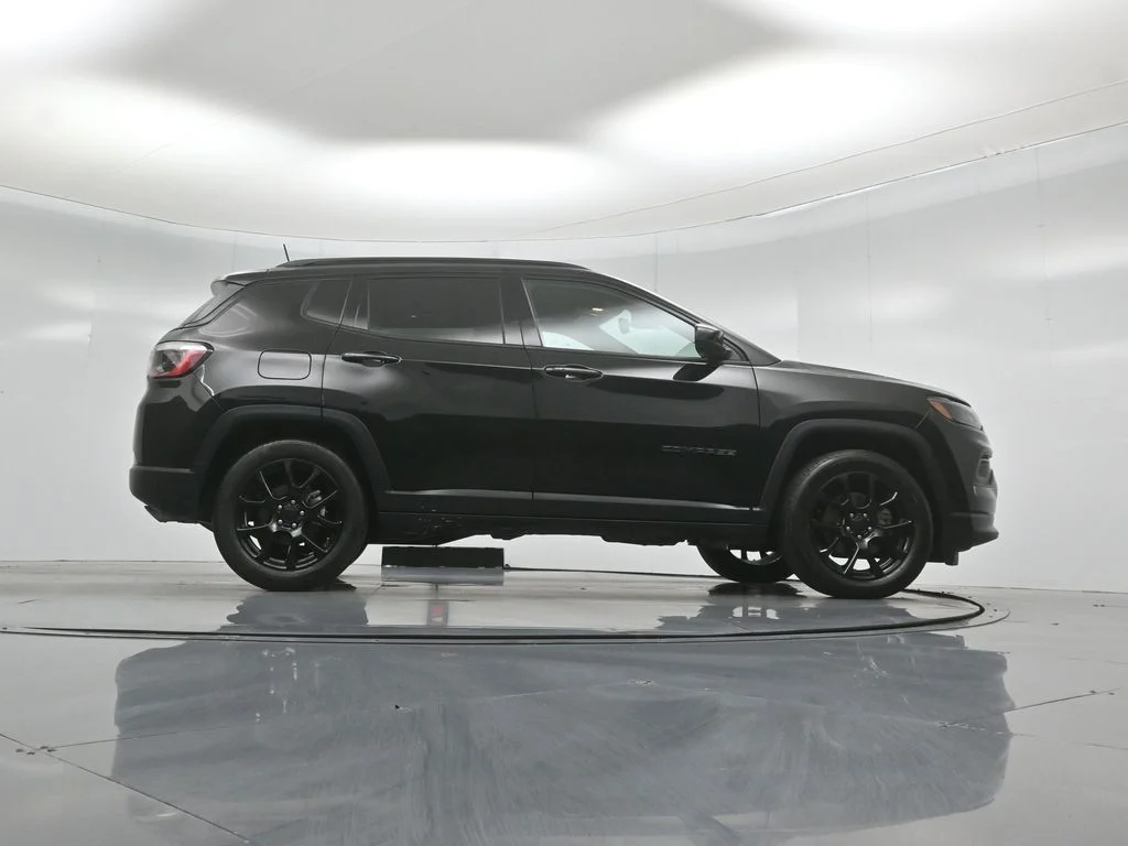 Used 2022 Black Jeep Altitude image 43