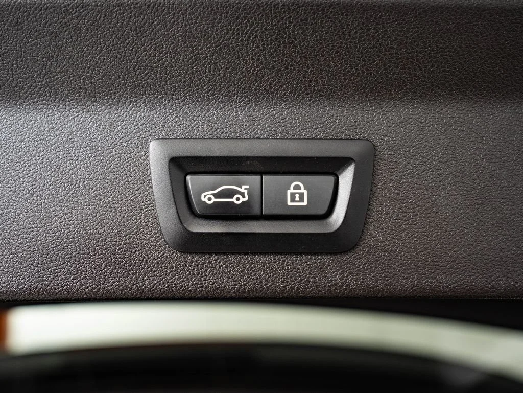 Used 2019 Dark Graphite Metallic BMW xDrive30i image 22