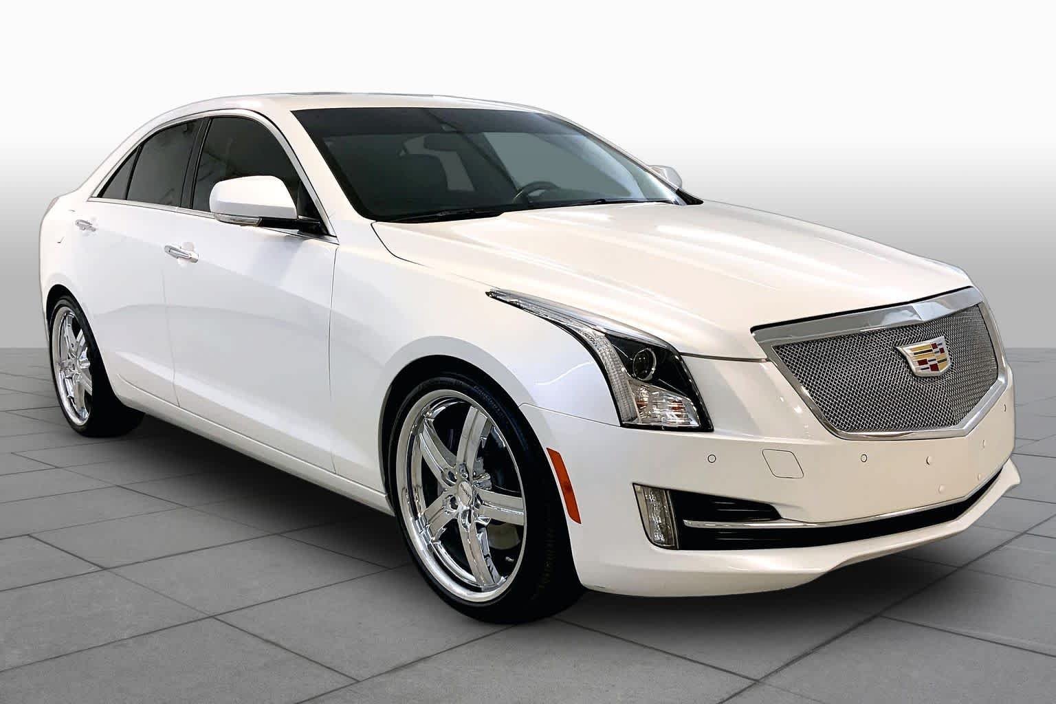 Used 2018 Crystal White Tricoat Cadillac Premium Luxury RWD image 2
