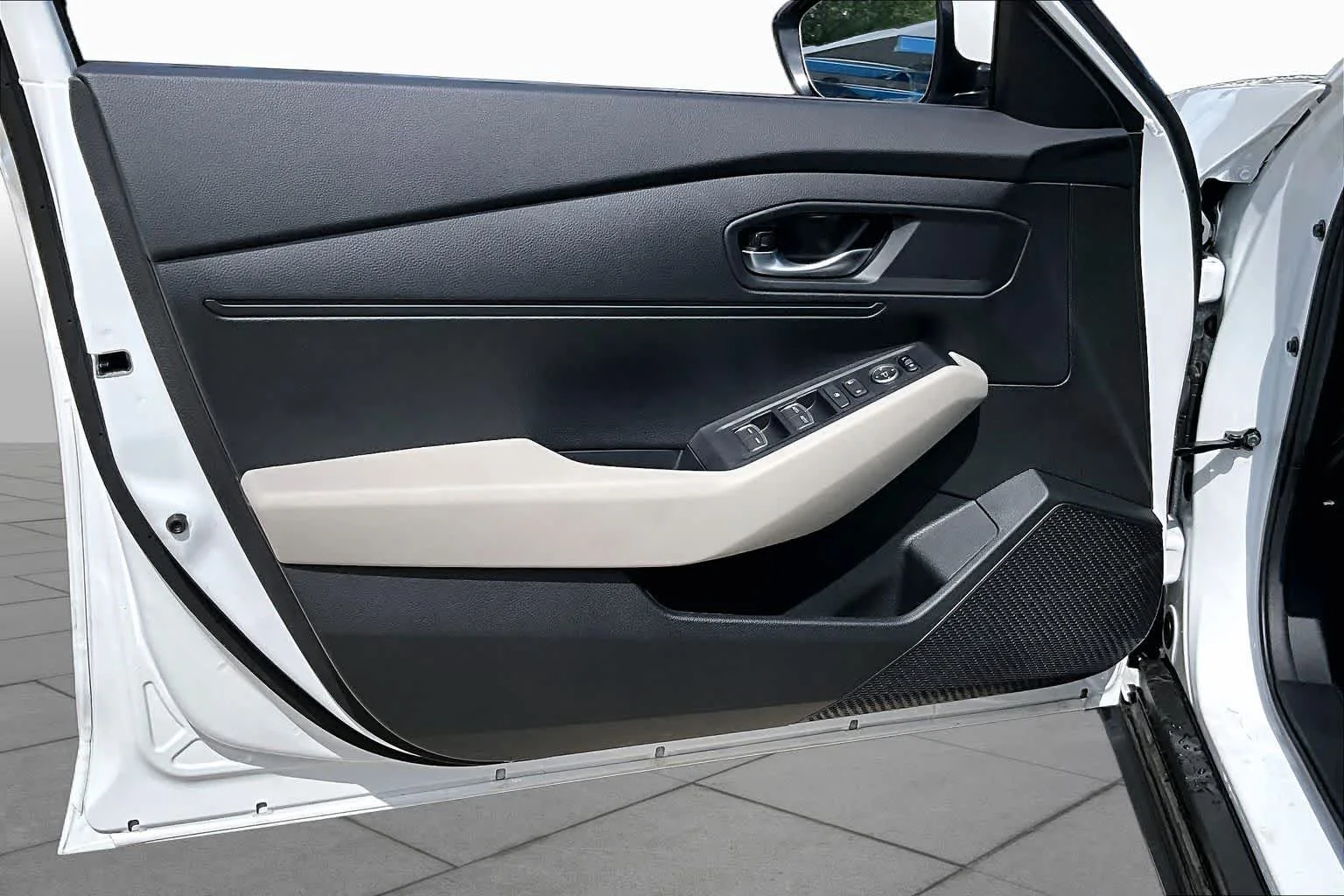 New 2026 Platinum White Pearl Honda LX image 10