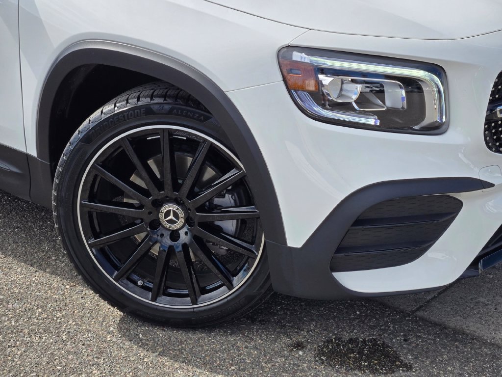 Used 2022 White Mercedes-Benz GLB 250 image 9