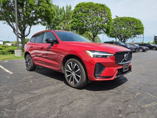 2023 Volvo XC60 B6 Ultimate Dark Theme AWD's photo