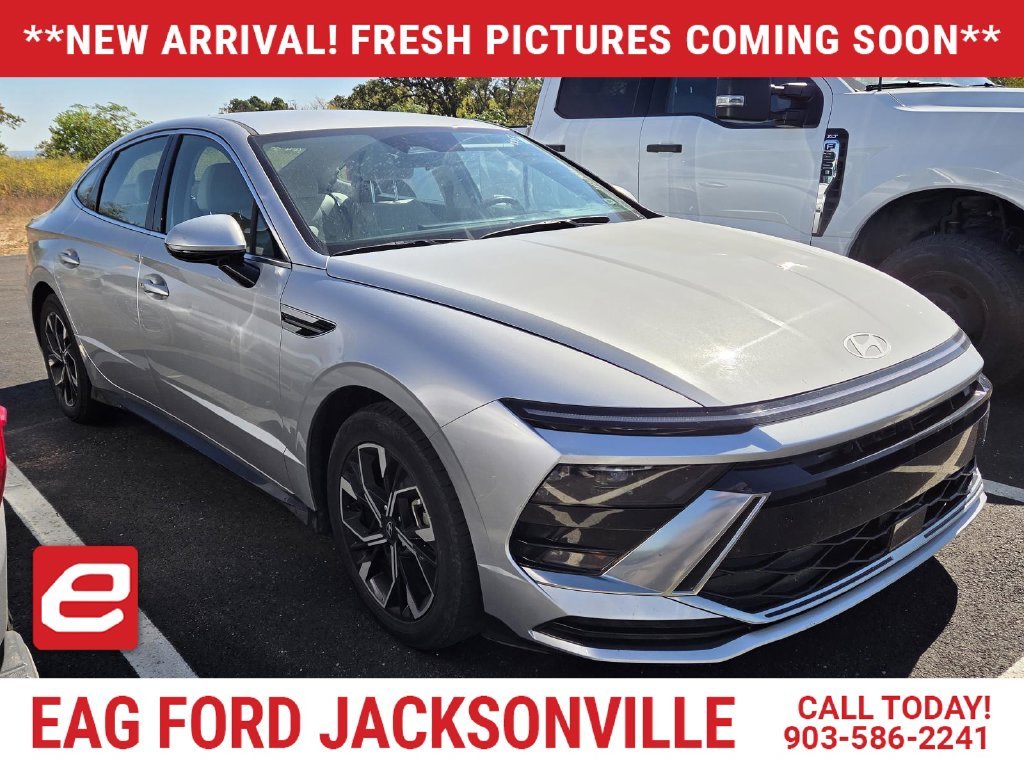 Used 2024 Silver Hyundai SEL image 1