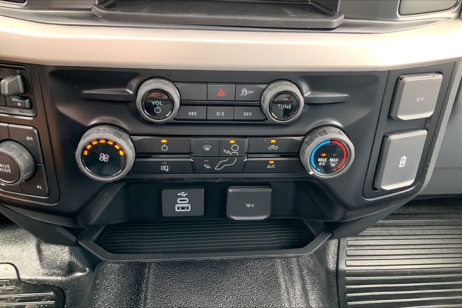 New 2026 Oxford White Ford F-250® XL image 19