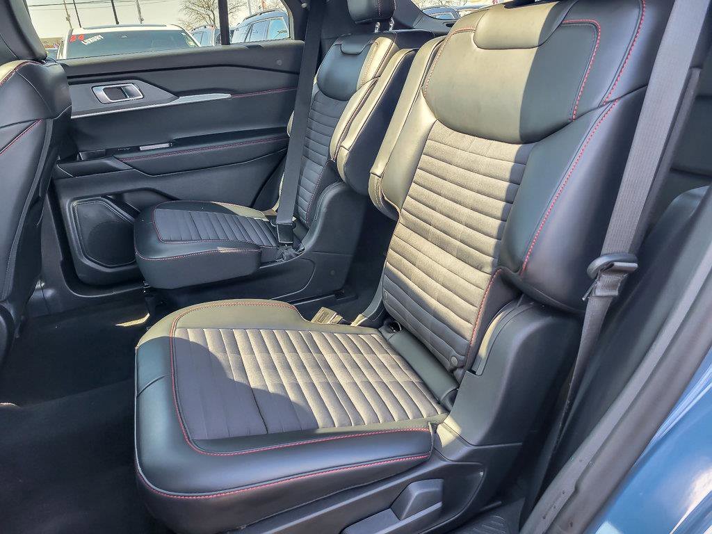 Used 2025 Vapor Blue Ford ST-Line image 16