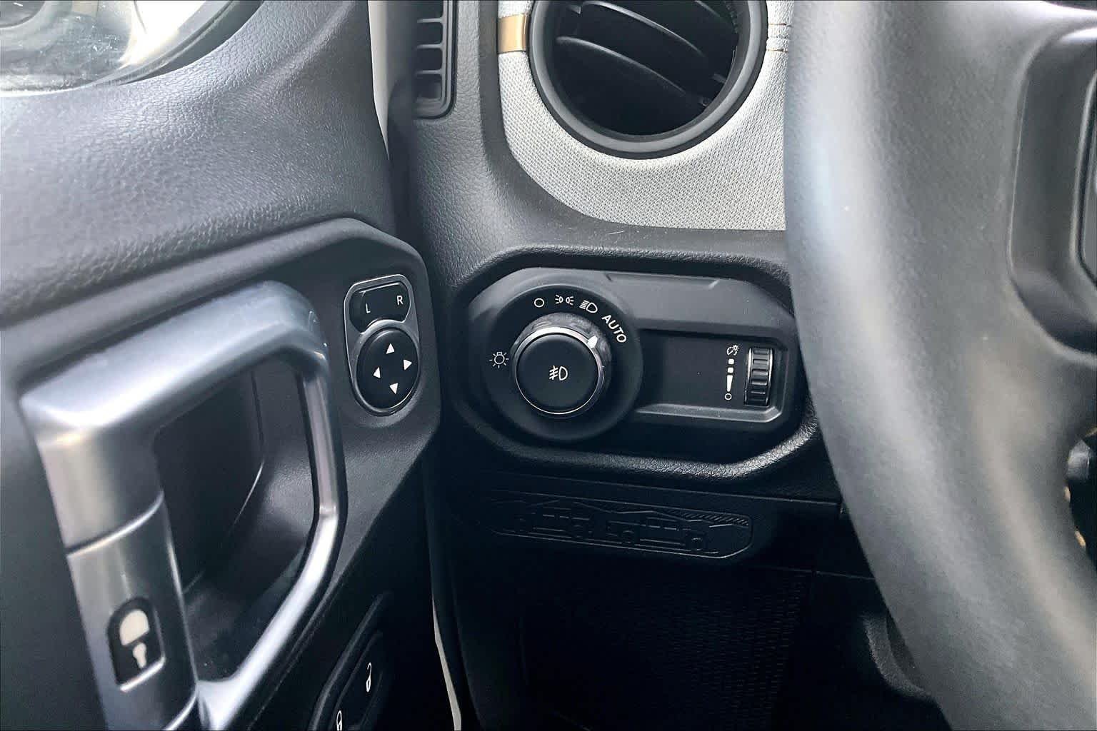 Used 2024 Bright White Clearcoat Jeep Sport S image 33