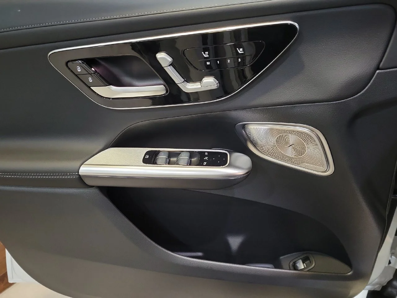 New 2027 MANUFAKTUR Moonlight White Metallic Mercedes-Benz AMG® GLC 53 4MATIC+ SUV image 23
