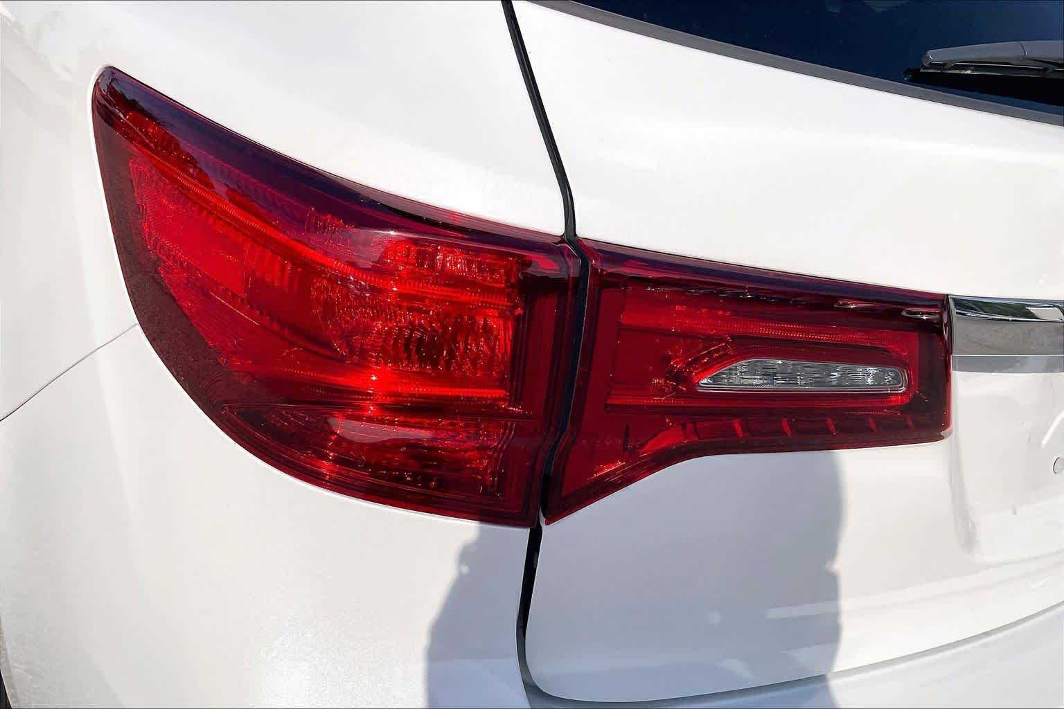 Used 2020 Platinum White Pearl Acura  image 27