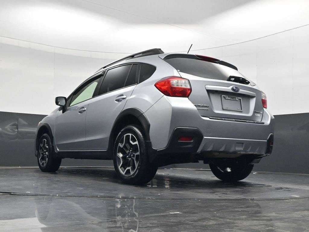 Used 2017 Ice Silver Metallic Subaru Premium image 30