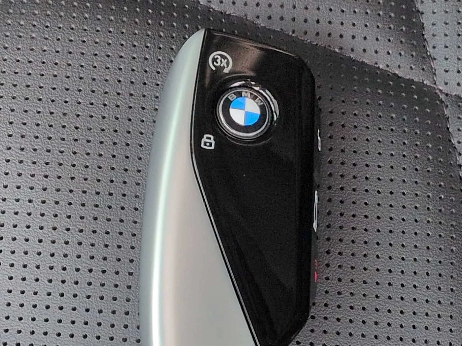 New 2025 Brooklyn Grey Metallic BMW 740i xDrive image 38