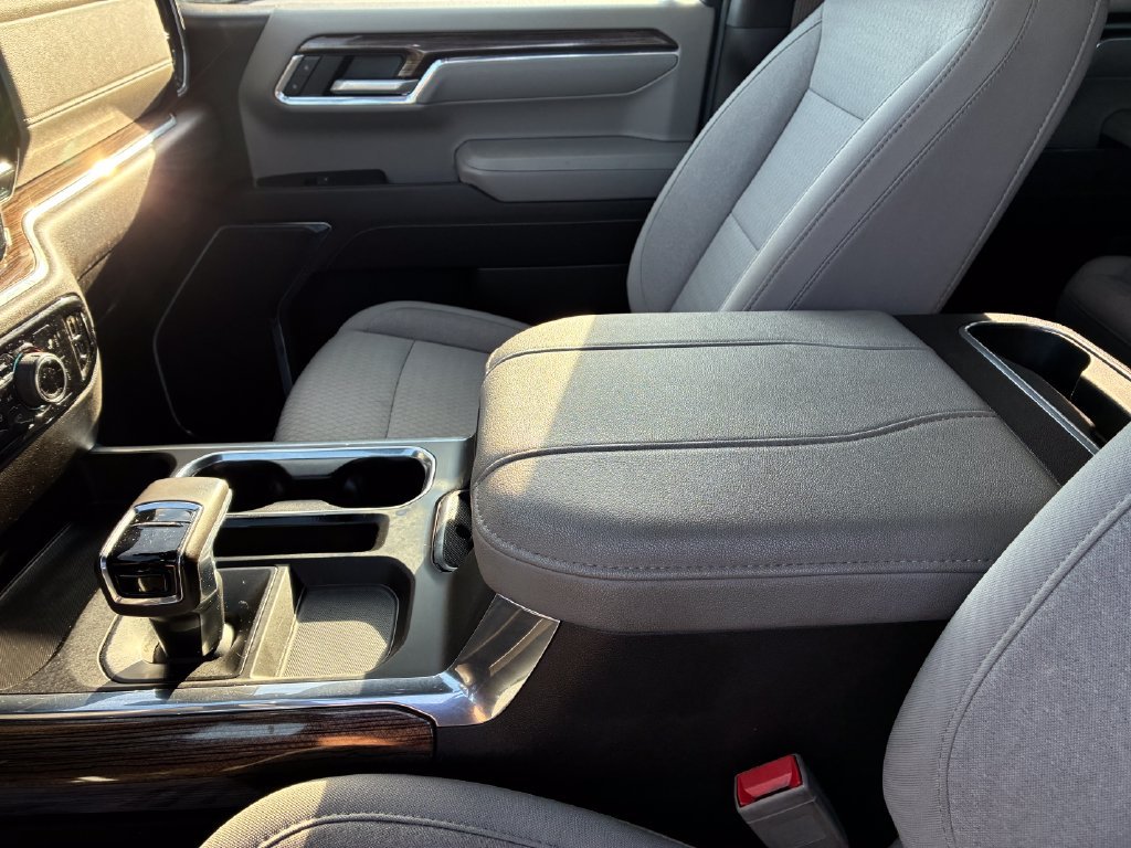 Used 2023 White Chevrolet LT image 18