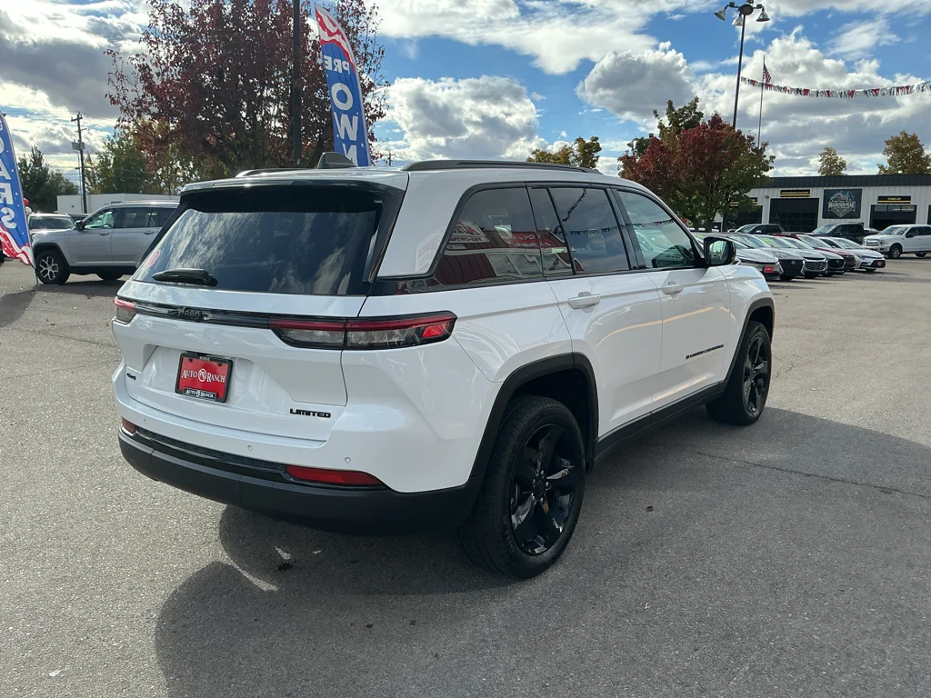 Used 2023 Bright White Clearcoat Jeep Limited image 9