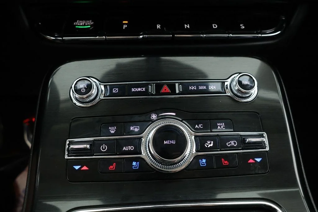 Used 2022 Gilded Green Metallic Clearcoat Lincoln Reserve AWD with Co-Pilot360 1.0 Plus Package & 20in Wheels image 15