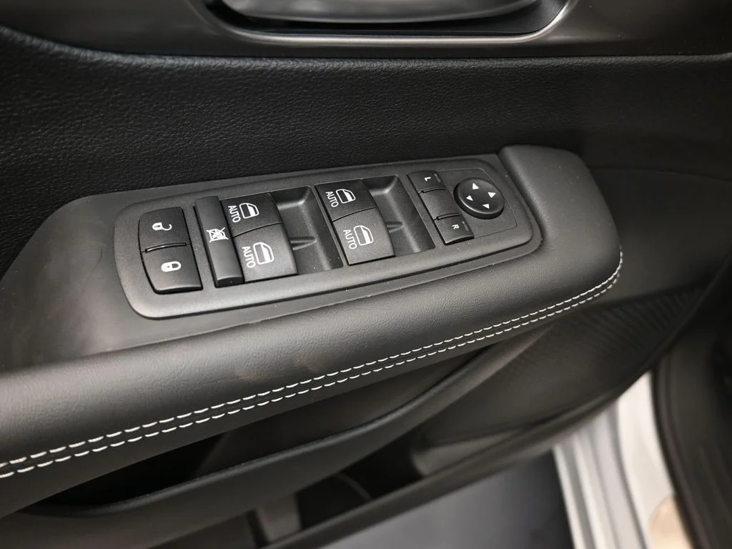 2026 Chrysler Voyager LX - Photo 12