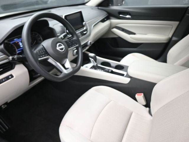 Used 2025 White Nissan 2.5 SV image 18