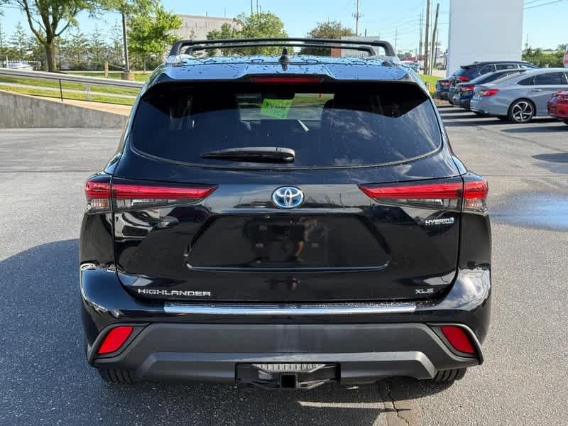 Used 2022 Midnight Black Metallic Toyota Hybrid XLE image 4