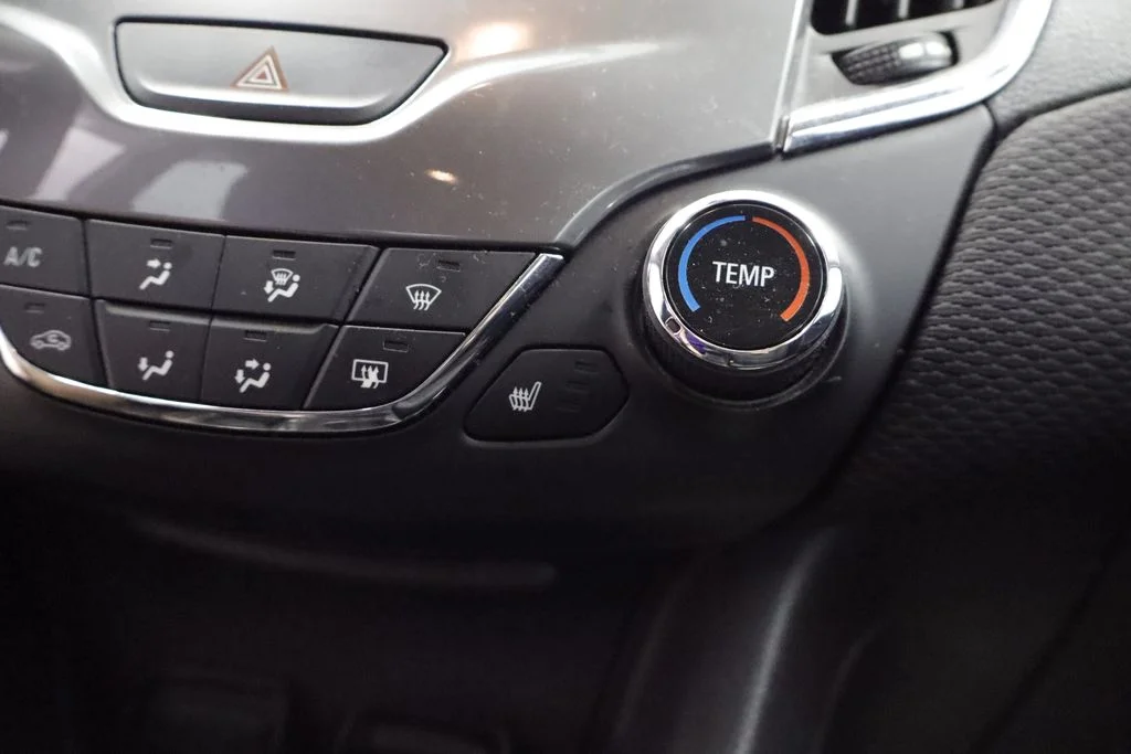 Used 2016 White Chevrolet LT image 23