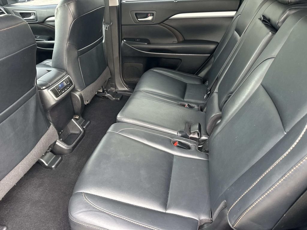 Used 2018 Black Toyota XLE image 8