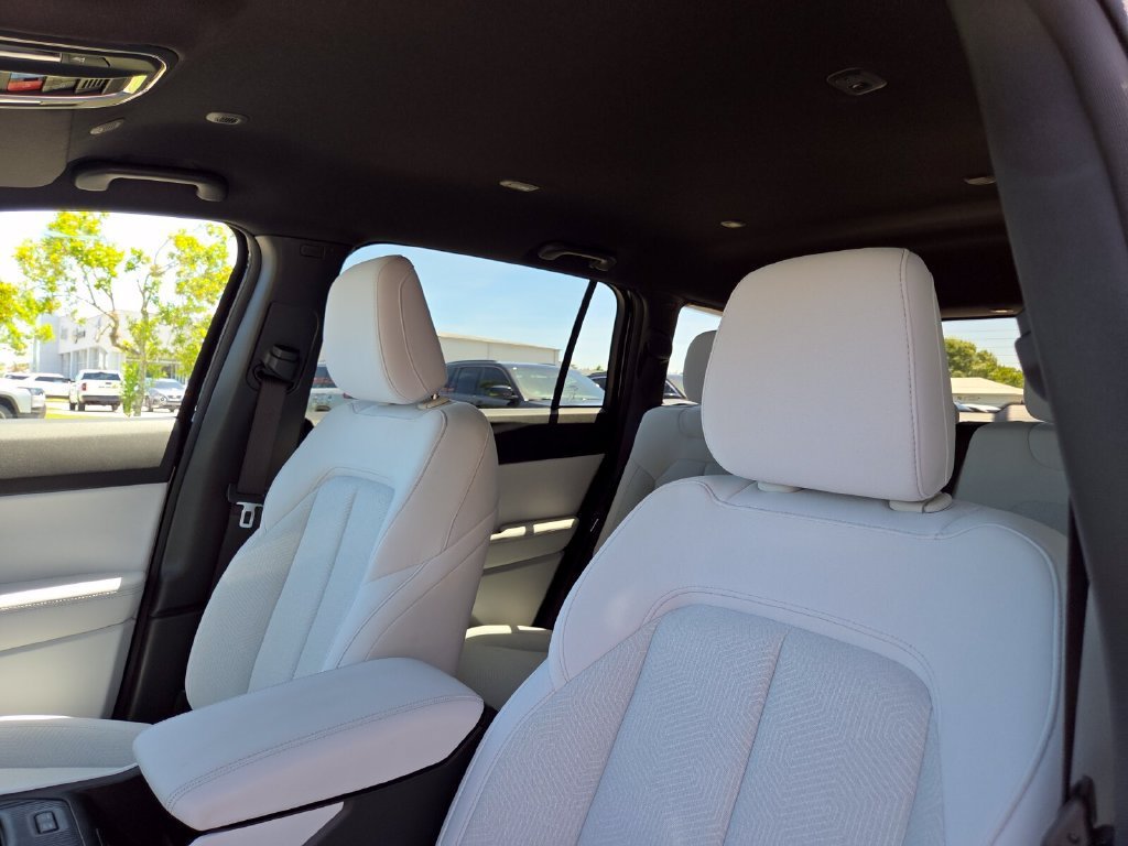 New 2026 Diamond Black Crystal Pearl-Coat Exterior Paint Jeep Laredo image 26